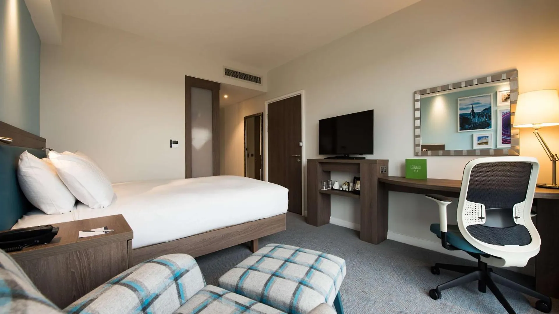 Hampton By Hilton Edinburgh West End Hotel 3*,